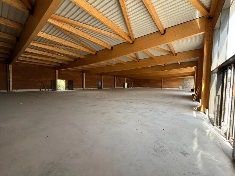 Local commercial dans Botans à louer - Photo intérieure – Image 3 sur 3