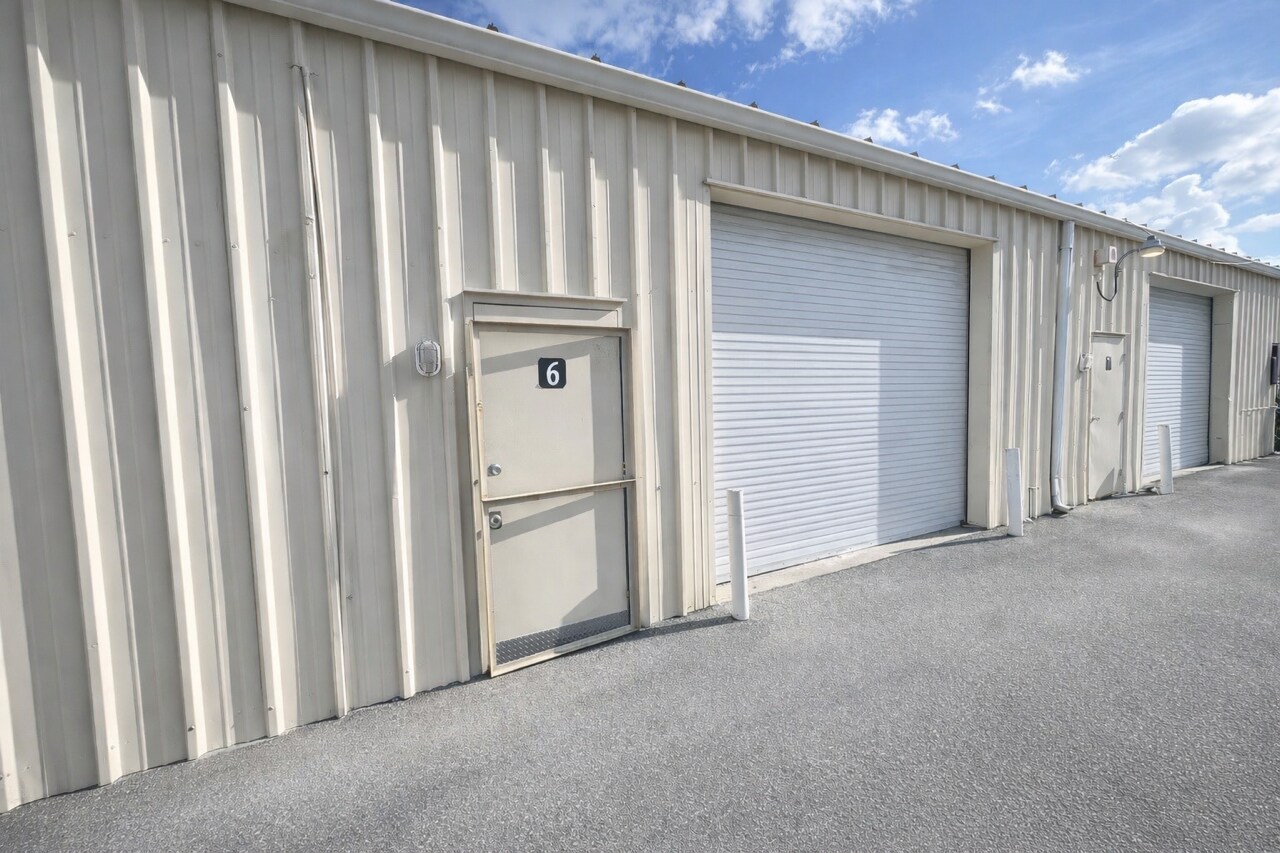 8231 Bama Ln, West Palm Beach, FL à louer Photo de l’immeuble– Image 1 sur 4