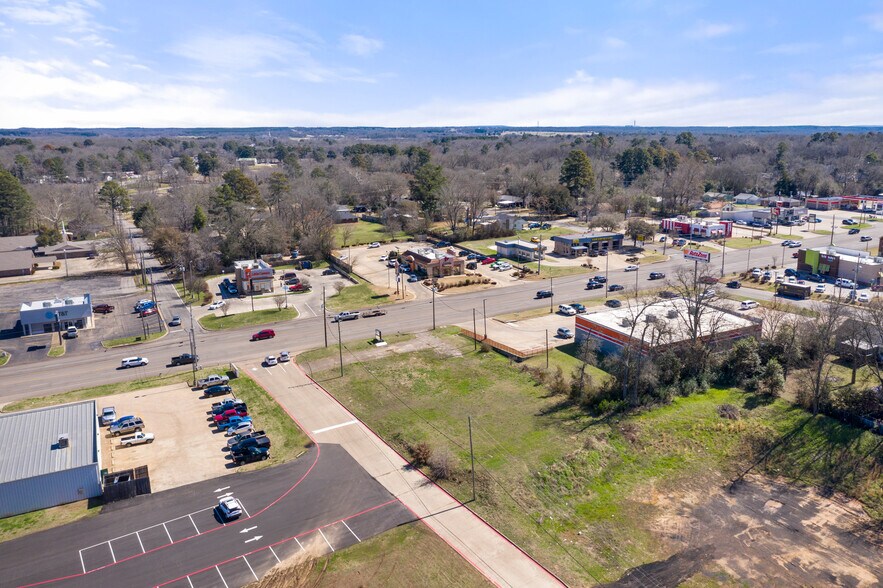 902 S Jefferson Ave, Mount Pleasant, TX à vendre - Photo de l’immeuble – Image 3 sur 15