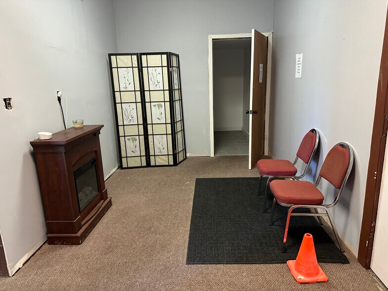 616 Washington St, Waukegan, IL à vendre - Photo intérieure – Image 2 sur 9
