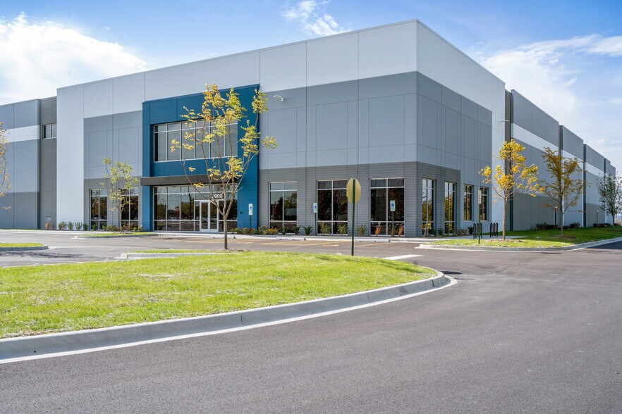3600 N Kennicott Ave, Arlington Heights, IL à louer - Photo de l’immeuble – Image 2 sur 9