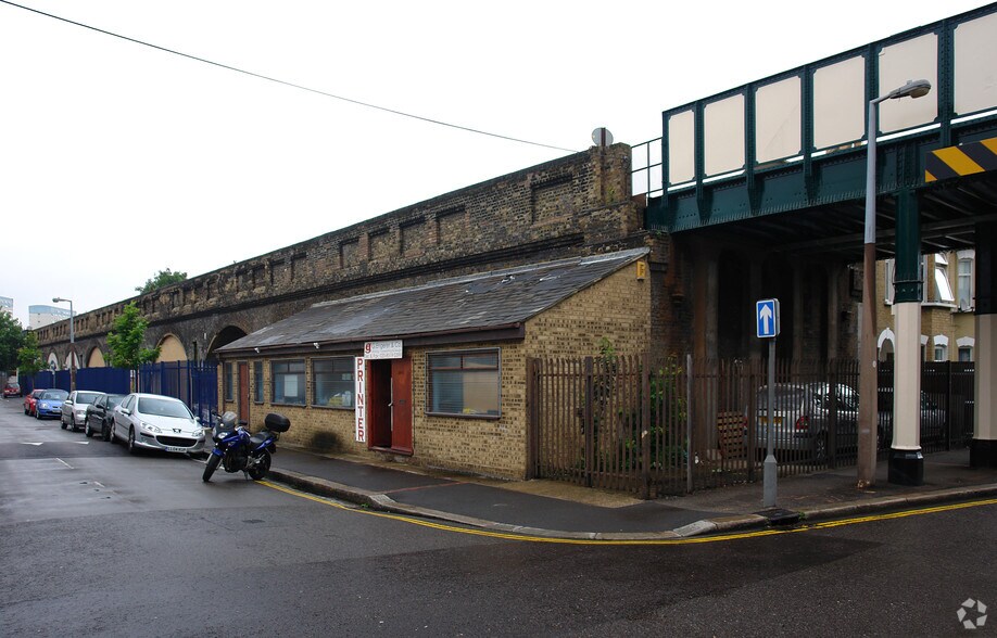 338-349 Thorpe Rd, Londres à louer - Photo de l’immeuble – Image 2 sur 11