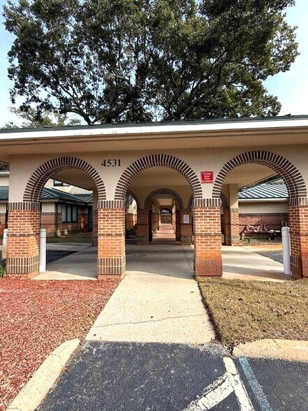 4531 N Davis Hwy, Pensacola, FL à louer - Photo de l’immeuble – Image 2 sur 20