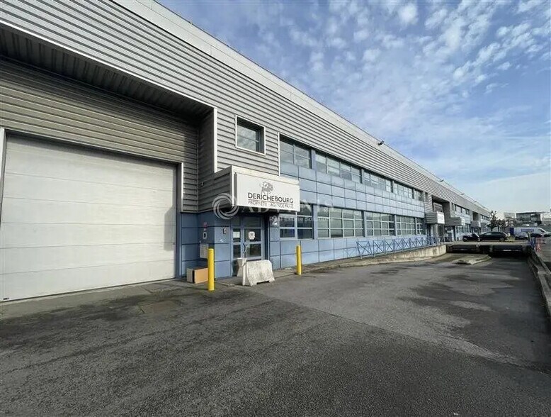 Local d’activités dans La Courneuve à louer - Photo de l’immeuble – Image 2 sur 12