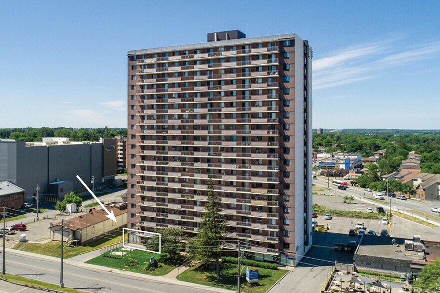360 Croydon Ave, Ottawa, ON à louer - Photo de l’immeuble – Image 1 sur 14