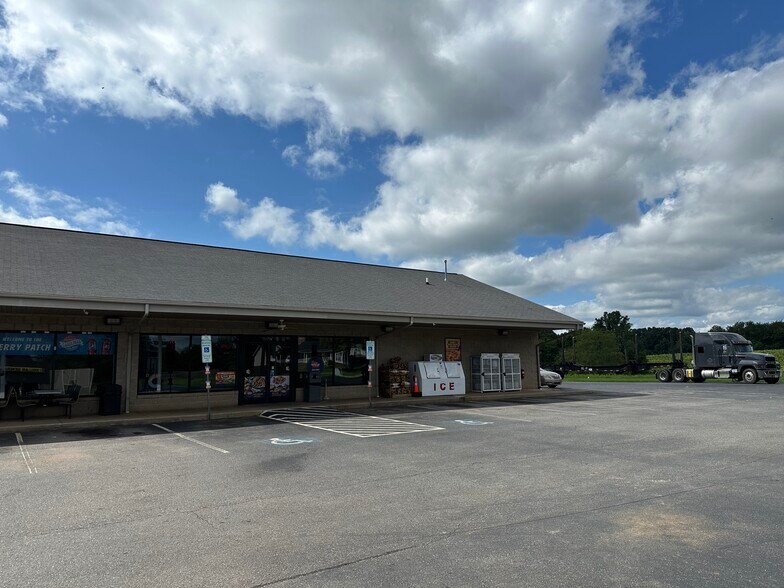 4863 NC 8 Hwy N, Lawsonville, NC à vendre - Photo de l’immeuble – Image 2 sur 11