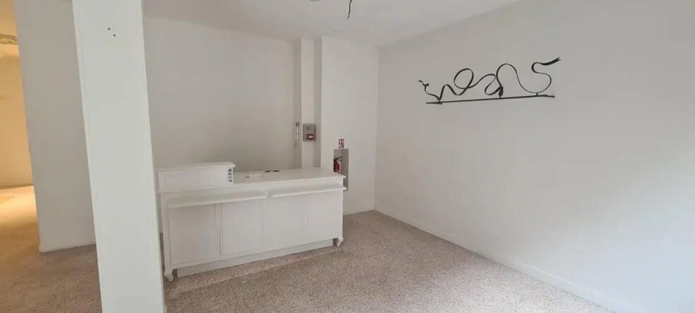 Local commercial dans Paris à louer - Photo intérieure – Image 2 sur 13