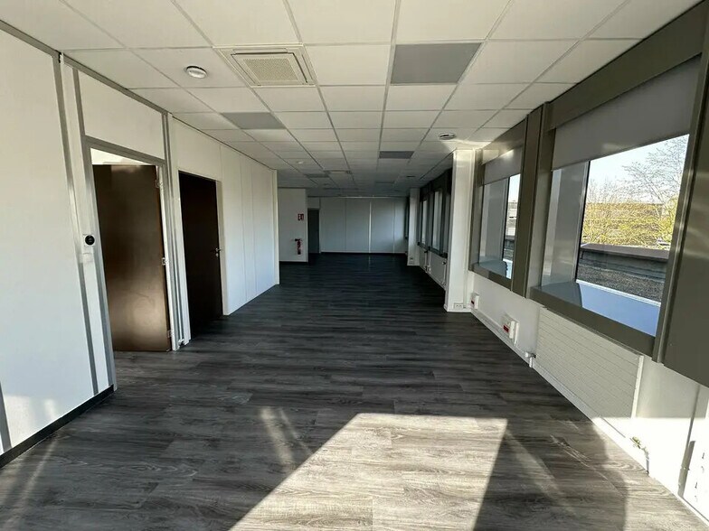 Bureau dans Reims à louer - Photo de l’immeuble – Image 3 sur 6