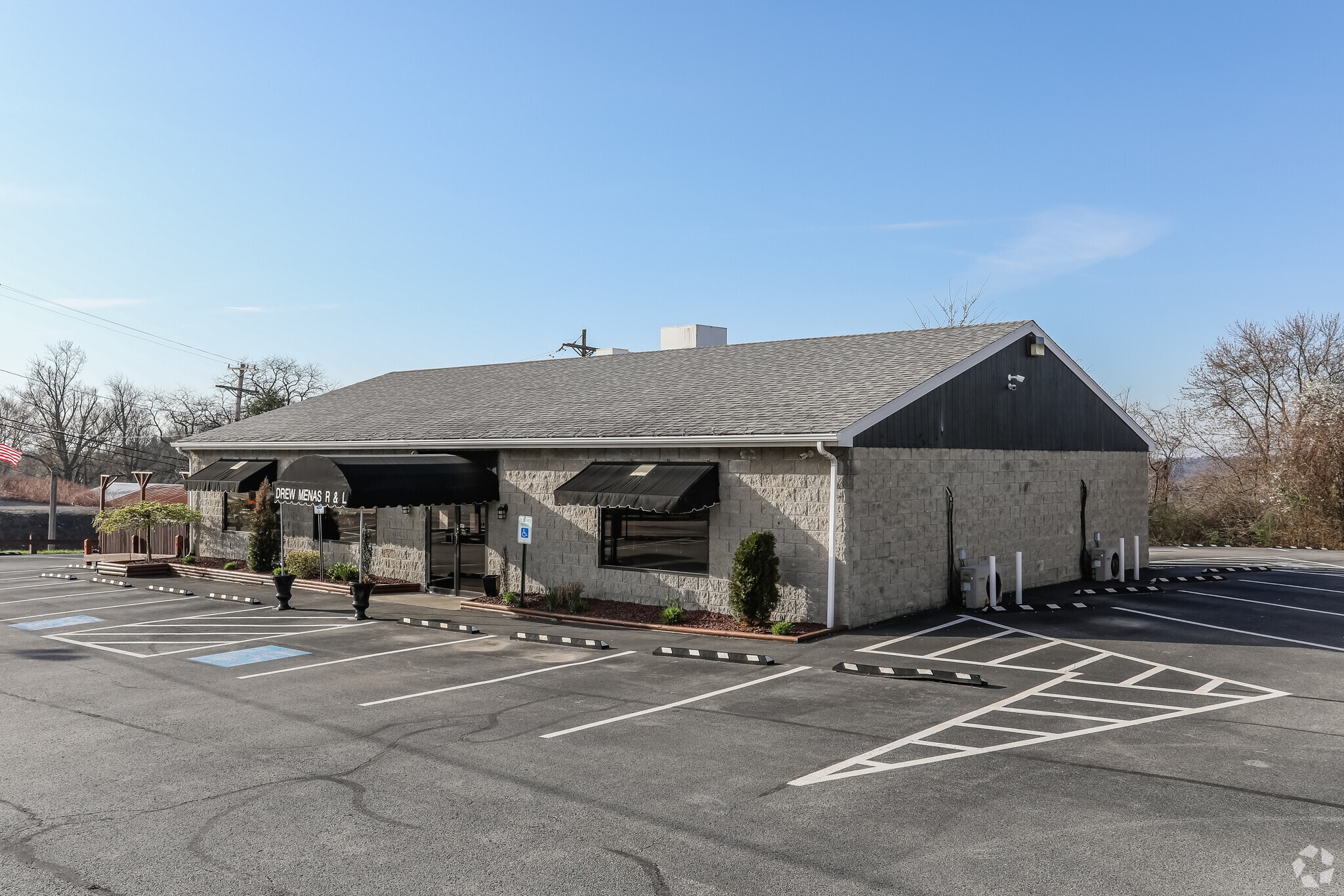 1456 Lincoln Hwy, North Versailles, PA à vendre Photo de l’immeuble– Image 1 sur 45