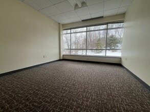 99 Conifer Hill Dr, Danvers, MA à louer Photo intérieure– Image 2 sur 4