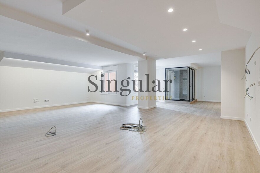 Immeuble residentiel dans Barcelone, Barcelona à vendre - Photo intérieure – Image 2 sur 5