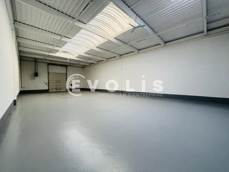 Local d’activités dans Bonneuil-sur-Marne à louer - Photo de l’immeuble – Image 3 sur 14