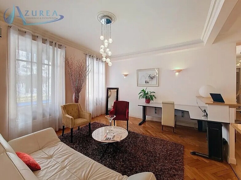 Bureau dans Nice à louer - Photo de l’immeuble – Image 3 sur 9