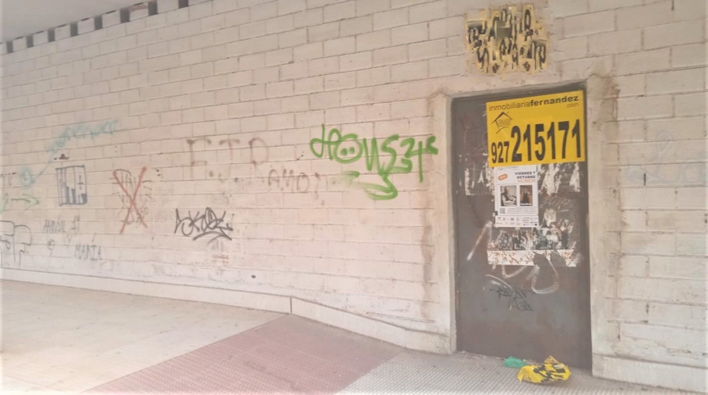 Local commercial dans Cáceres, Cáceres à louer Photo de l’immeuble– Image 1 sur 2