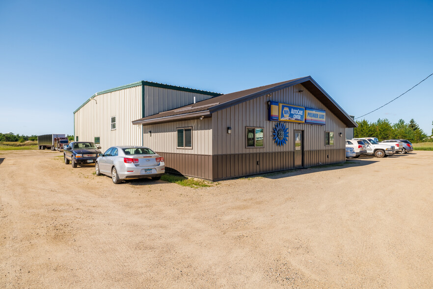 220 Crocus Hill St E, Park Rapids, MN à vendre - Photo de l’immeuble – Image 1 sur 26