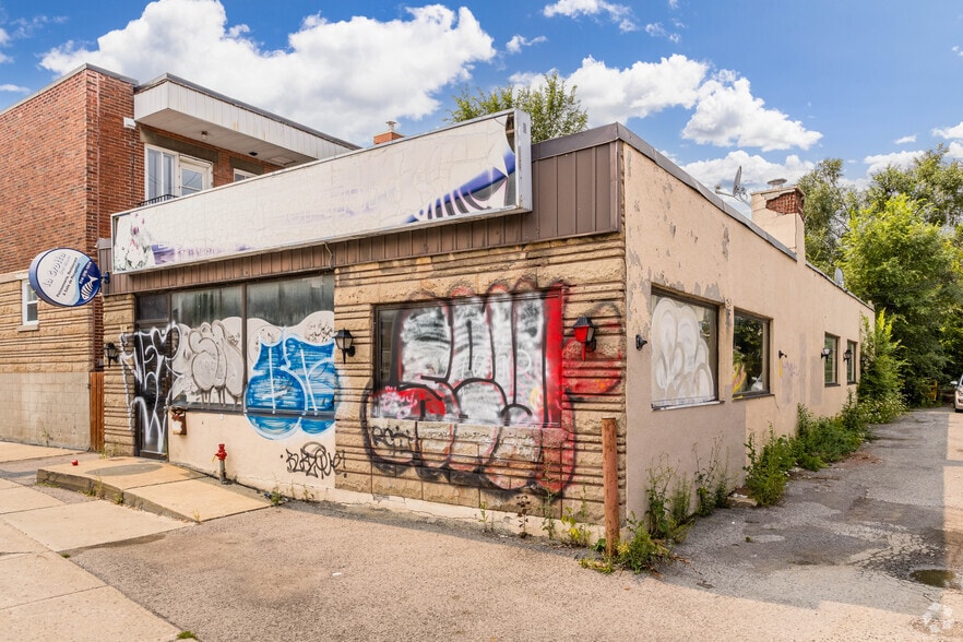 4111 Rue Beaubien E, Montréal, QC à vendre - Photo principale – Image 1 sur 4