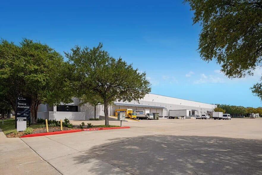 4101 S Industrial Dr, Austin, TX à louer - Photo de l’immeuble – Image 1 sur 9