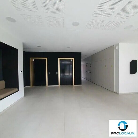 Bureau dans Grenoble à vendre - Hall d’entrée – Image 3 sur 12