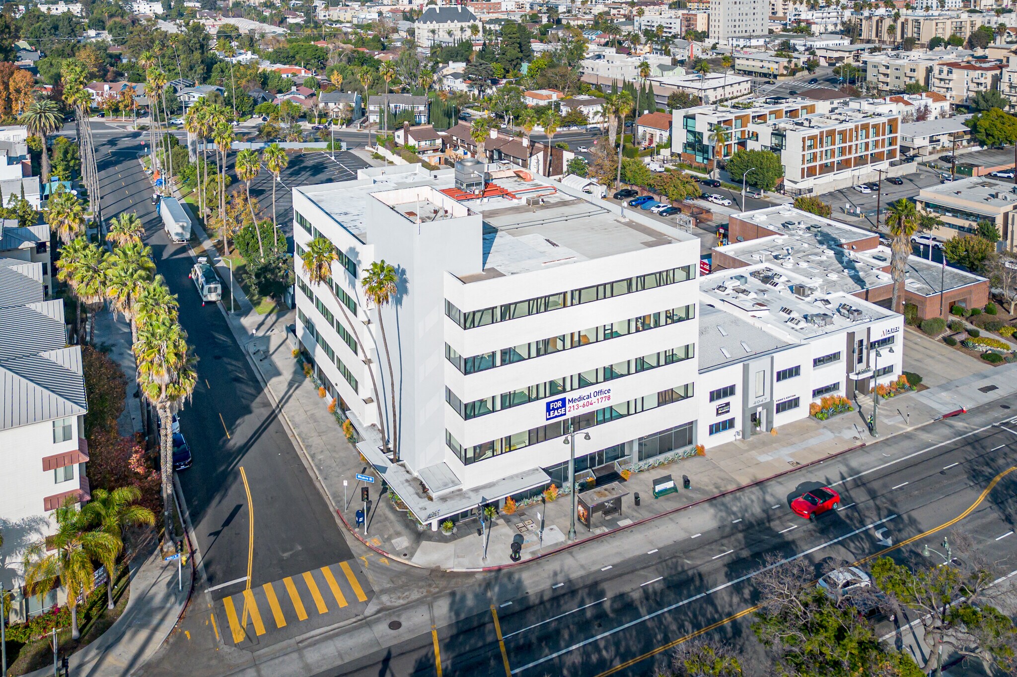 4055 Wilshire Blvd, Los Angeles, CA à louer Photo de l’immeuble– Image 1 sur 10