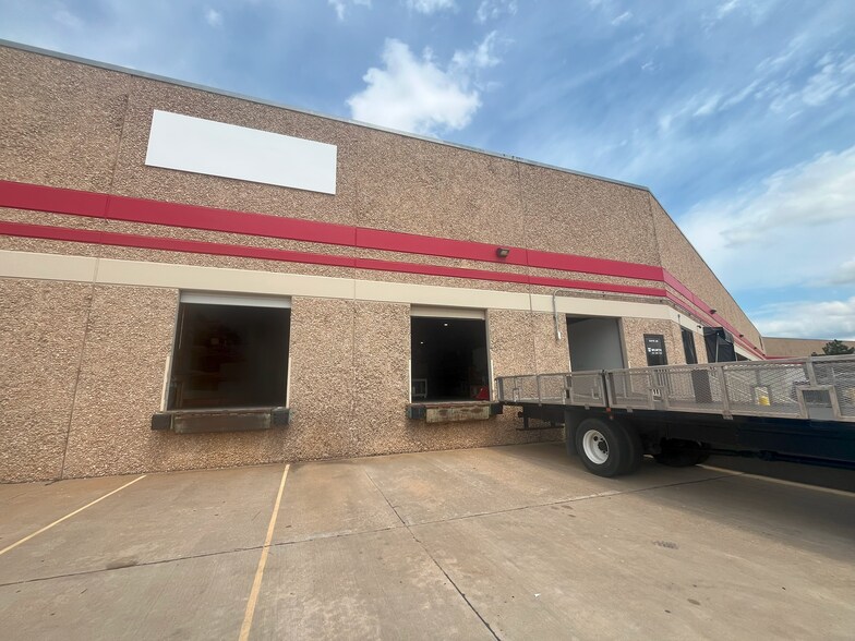 5600 SW 36th St, Oklahoma City, OK à louer - Photo de l’immeuble – Image 2 sur 27