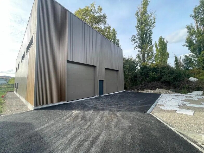 Local d’activités dans Brindas à louer - Photo de l’immeuble – Image 1 sur 10