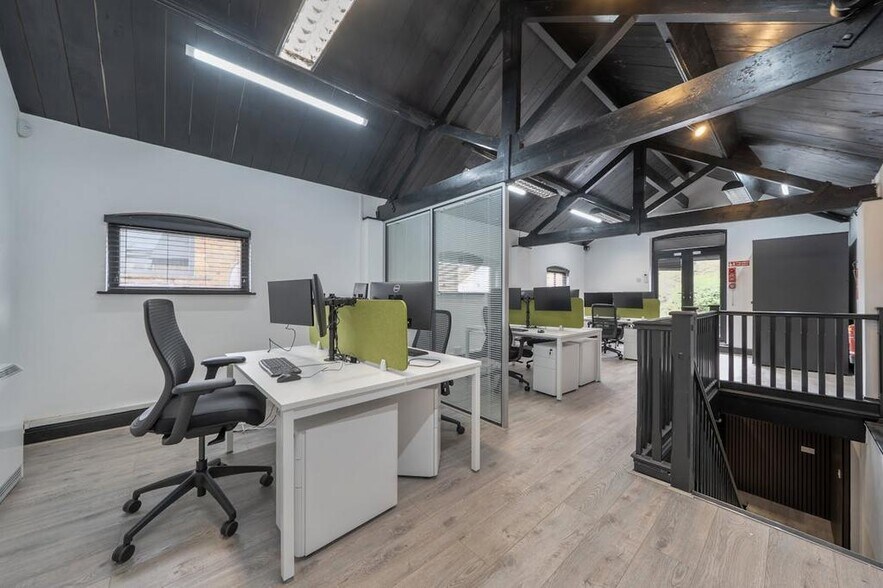 1 Bury Ln, Rickmansworth à vendre - Photo de l’immeuble – Image 2 sur 13