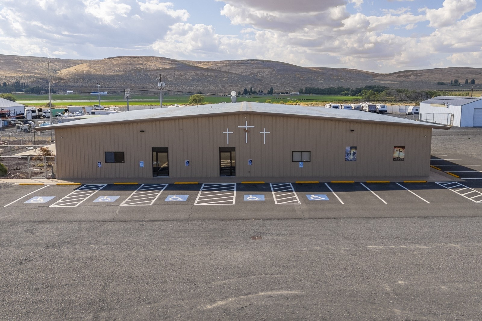 140 14th Ave NW, Ephrata, WA à vendre Photo principale– Image 1 sur 13