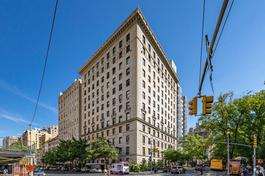 905 5th Ave, New York, NY à vendre - Photo de l’immeuble – Image 3 sur 4