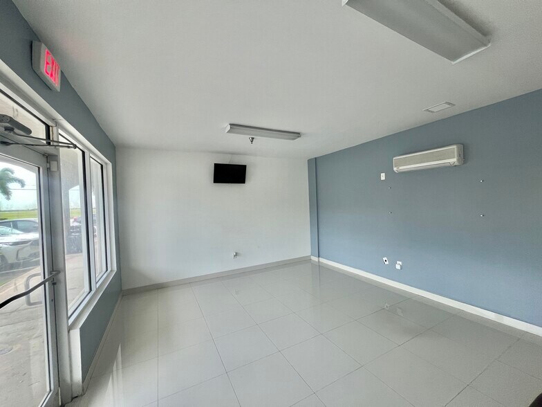 15420 SW 136th St, Miami, FL à louer - Photo de l’immeuble – Image 2 sur 14