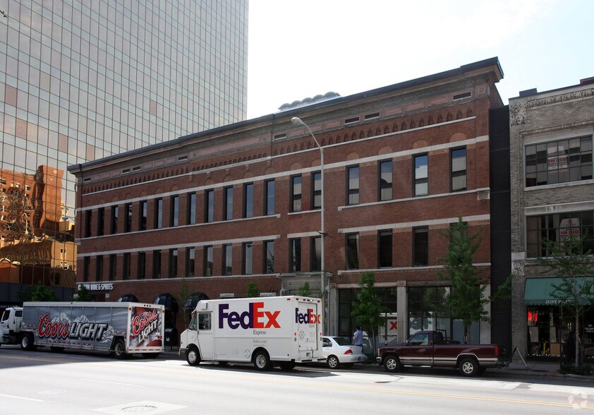 141 E Ohio St, Indianapolis, IN à louer - Photo de l’immeuble – Image 2 sur 7