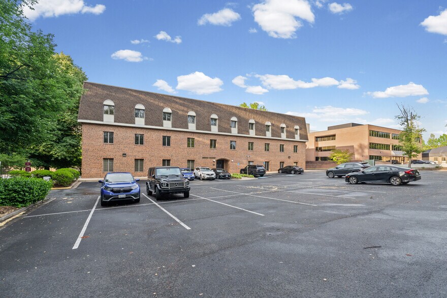 10521 Judicial Dr, Fairfax, VA à vendre - Photo de l’immeuble – Image 2 sur 126