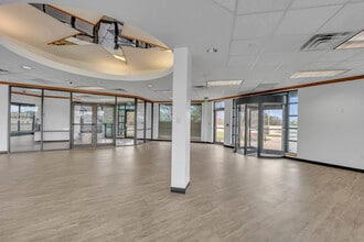 1905 E Randol Mill Rd, Arlington, TX à louer Photo de l’immeuble– Image 2 sur 38