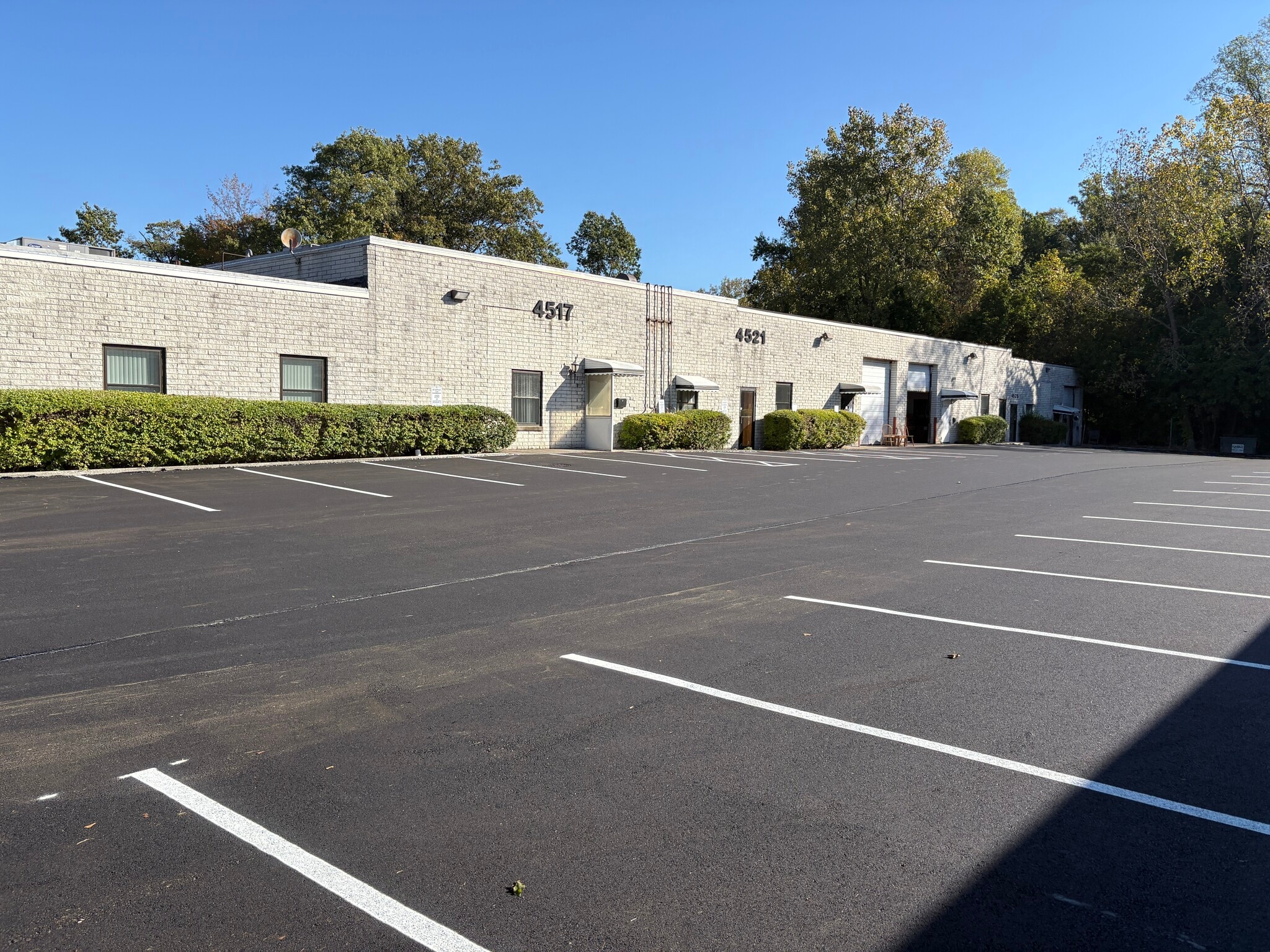 4517-4525 Renaissance Pky, Warrensville Heights, OH à louer Photo de l’immeuble– Image 1 sur 7