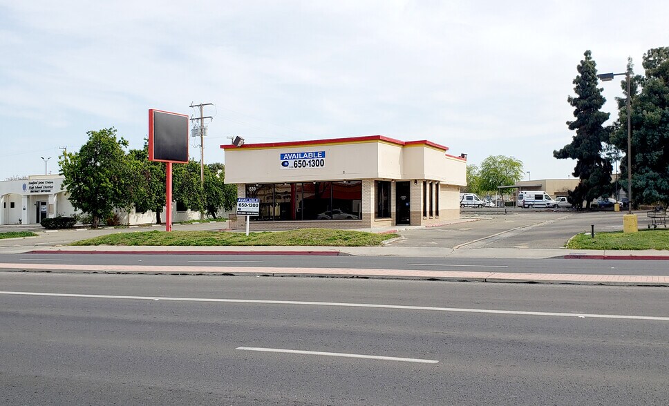 839 W Lacey Blvd, Hanford, CA à vendre - Photo de l’immeuble – Image 1 sur 6