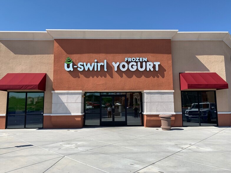 790 Coronado Center Dr, Henderson, NV à louer - Photo de l’immeuble – Image 2 sur 3