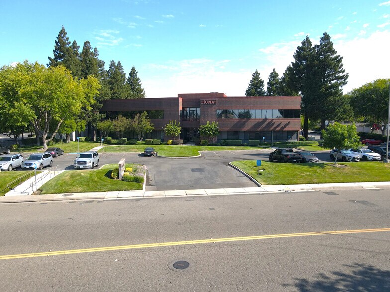 3775 N Freeway Blvd, Sacramento, CA à louer - Photo de l’immeuble – Image 3 sur 10