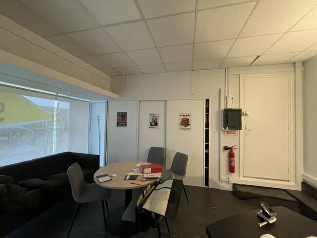 Plus de détails pour Local commercial à louer