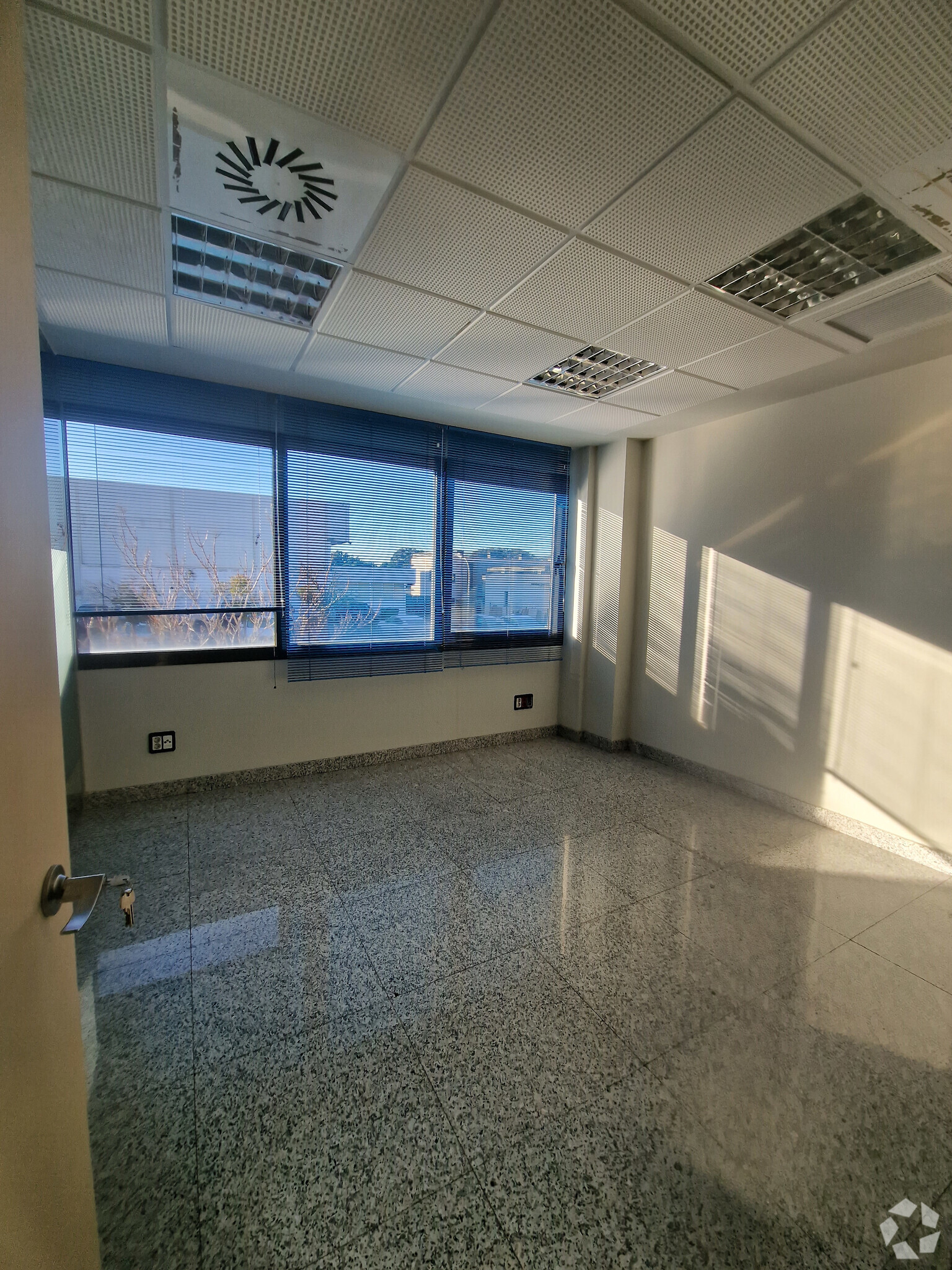 Bureau dans Las Rozas de Madrid, Madrid à louer Photo intérieure– Image 1 sur 7
