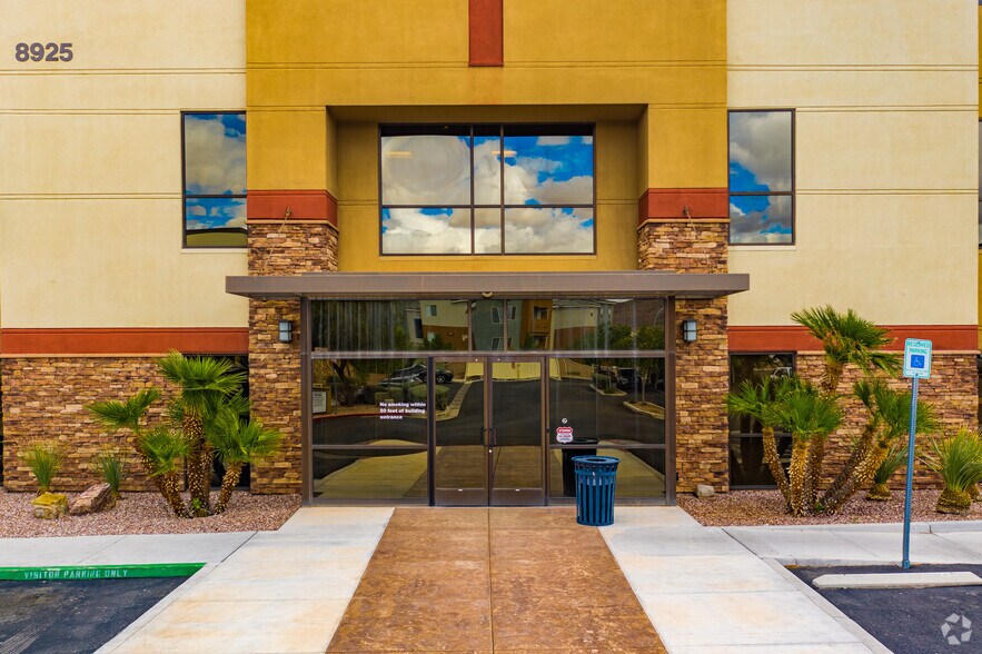 8925 W Post Rd, Las Vegas, NV à louer - Photo de l’immeuble – Image 3 sur 8