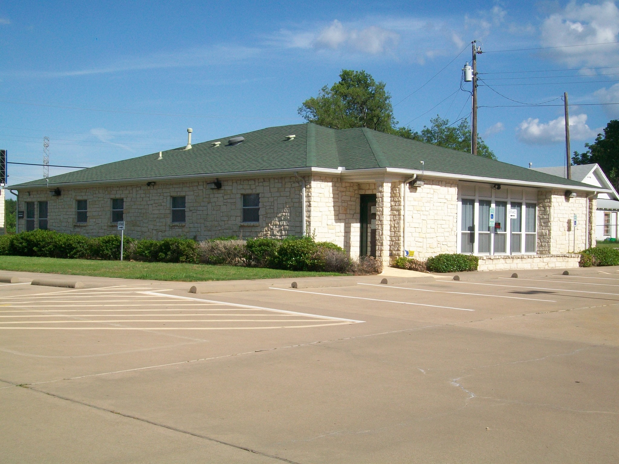 201 N Broadway St, Joshua, TX à louer Photo de l’immeuble– Image 1 sur 1