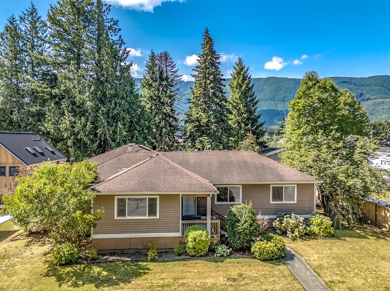 349 E 3rd St, North Bend, WA à vendre - Photo de l’immeuble – Image 3 sur 13