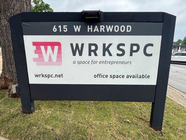 615 W Harwood Rd, Hurst, TX à vendre - Photo de l’immeuble – Image 3 sur 27