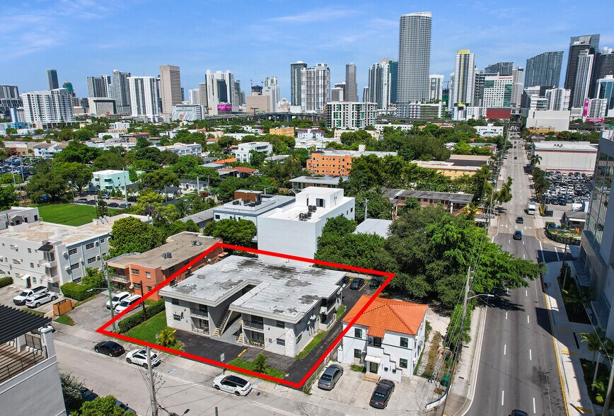 635 SW 7th Ct, Miami, FL à vendre - Photo de l’immeuble – Image 1 sur 14