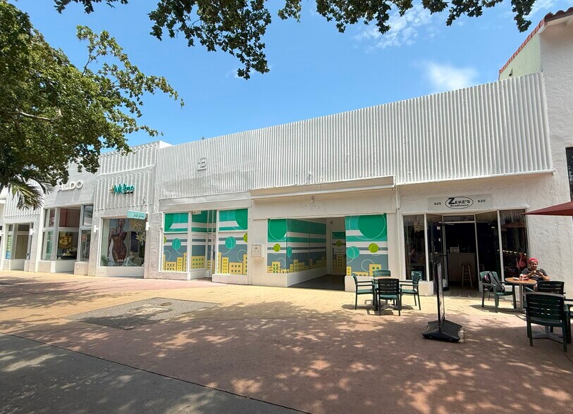 625-631 Lincoln Rd, Miami Beach, FL à louer - Photo de l’immeuble – Image 2 sur 5