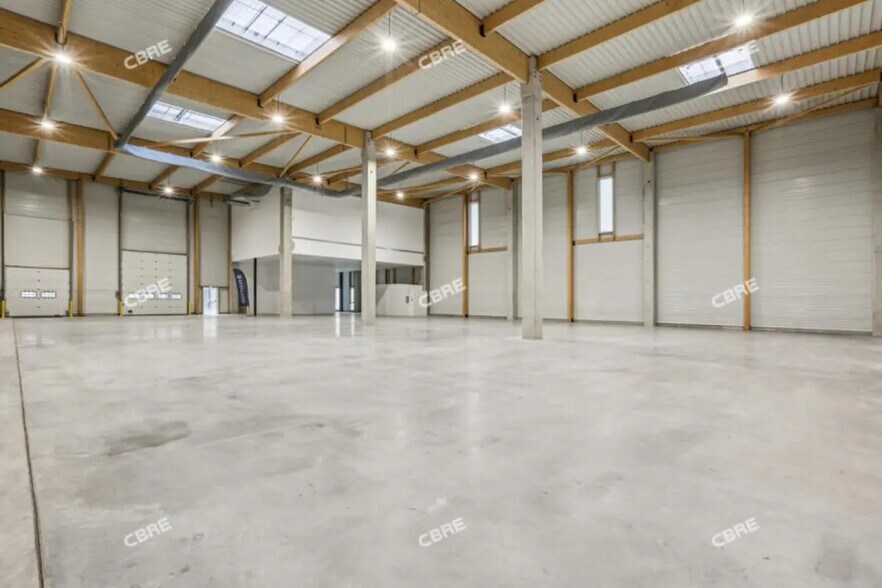 Bureau dans Moissy-Cramayel à louer - Photo de l’immeuble – Image 2 sur 15