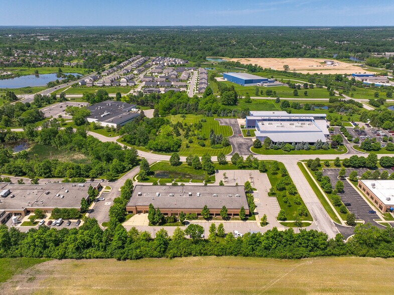 5777 Hines Dr, Ann Arbor, MI à vendre - Photo de l’immeuble – Image 2 sur 45
