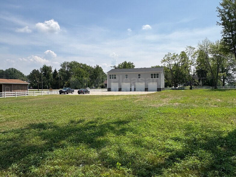 1627 Krumroy Rd, Akron, OH à vendre - Photo de l’immeuble – Image 3 sur 6