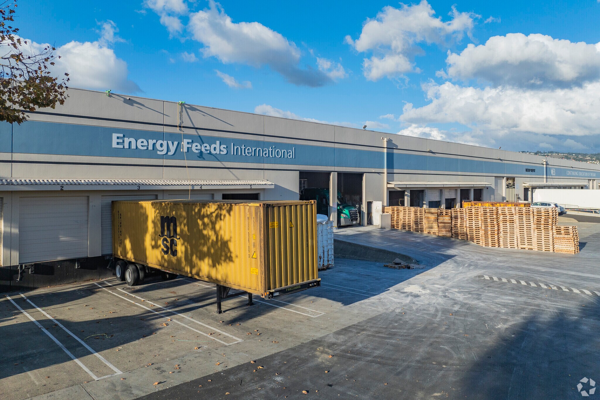 745 85th Ave, Oakland, CA à louer Photo principale– Image 1 sur 10