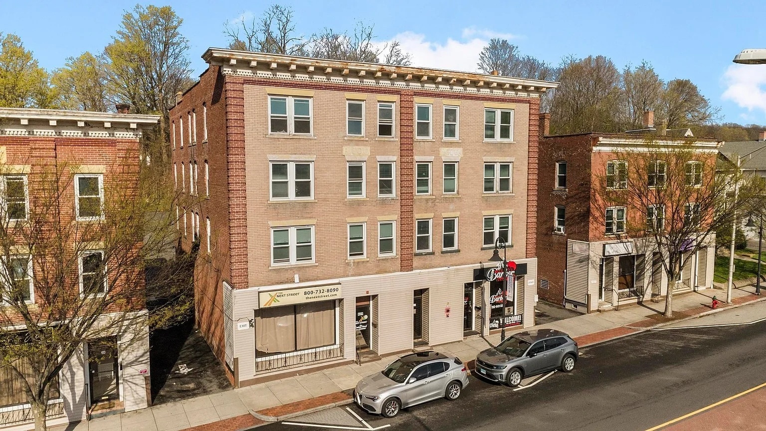 411-431 N Main St, Bristol, CT à louer Photo intérieure– Image 1 sur 2