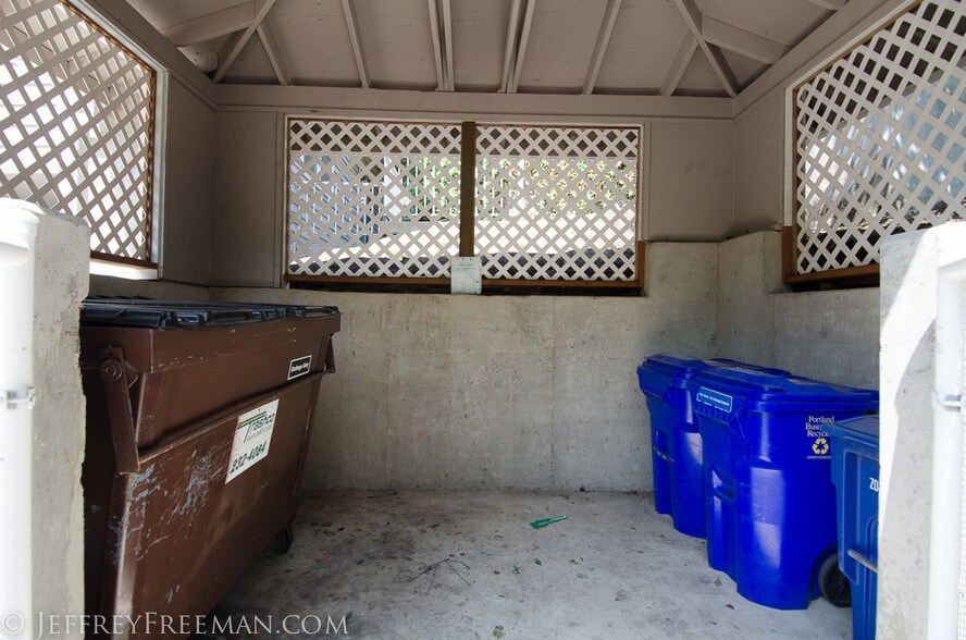 1129 SW Gaines St, Portland, OR à vendre - Photo de l’immeuble – Image 3 sur 23